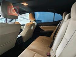 تۆیۆتا کامری